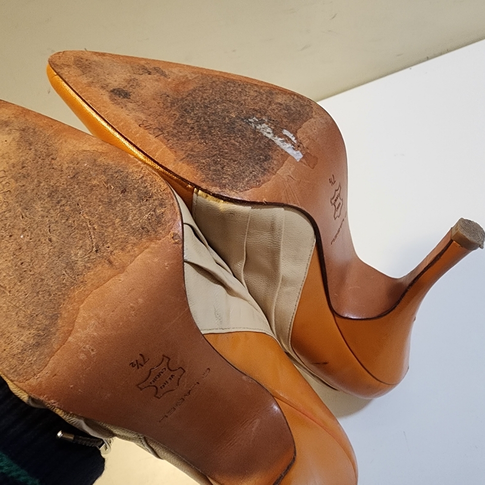 C. Label Two-Tone Orange and Cream Pointed-Toe Heels Sz 7.5 - Picture 4 of 16